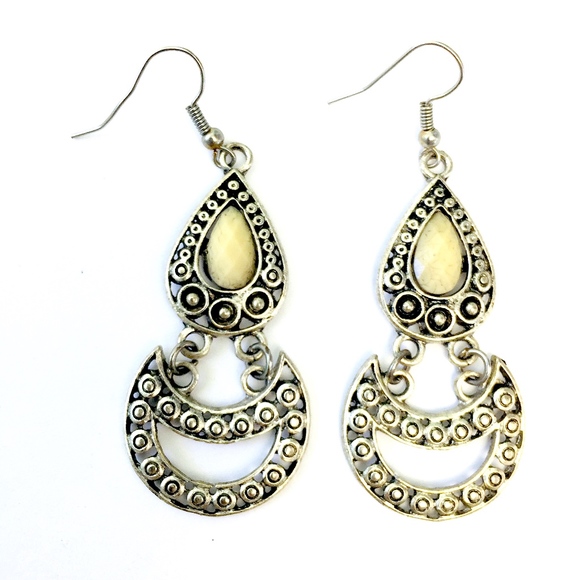 🌿FREE with Purchase 🌿Crescent Dangle Earrings - Picture 1 of 5